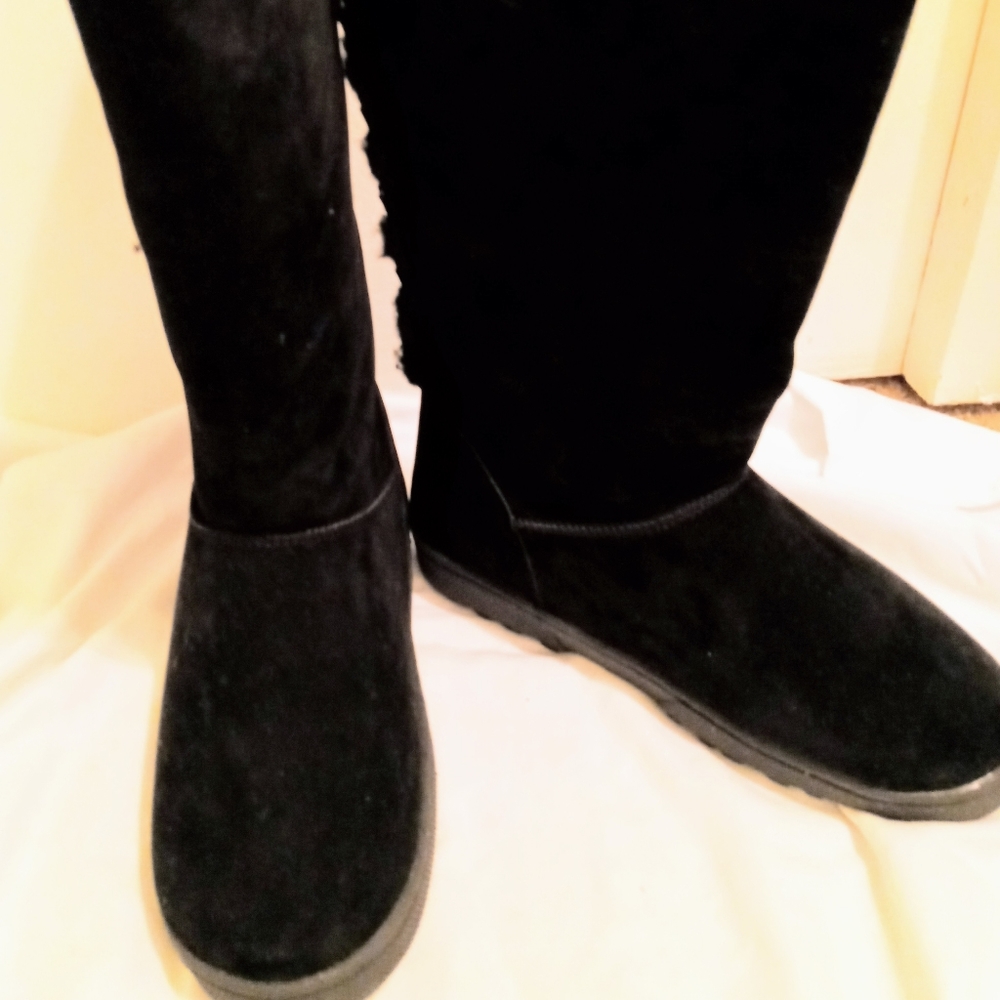 Women's Size 8 Black Boots